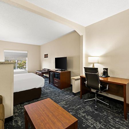 Comfort Suites Kansas City-Либърти Екстериор снимка